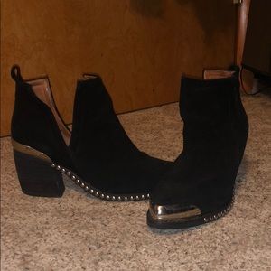 Awesome studded black ankle boots !